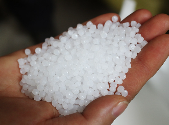 Yantai Double Plastic Industry Co., Ltd. kładzie nacisk na wykorzystywanie w 100% dziewiczych surowców HDPE do tworzenia wysokiej jakości, ekologicznych i trwałych siatek z tworzyw sztucznych